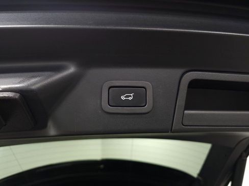 Used 2018 Land Rover Range Rover Velar R-Dynamic SE image 10