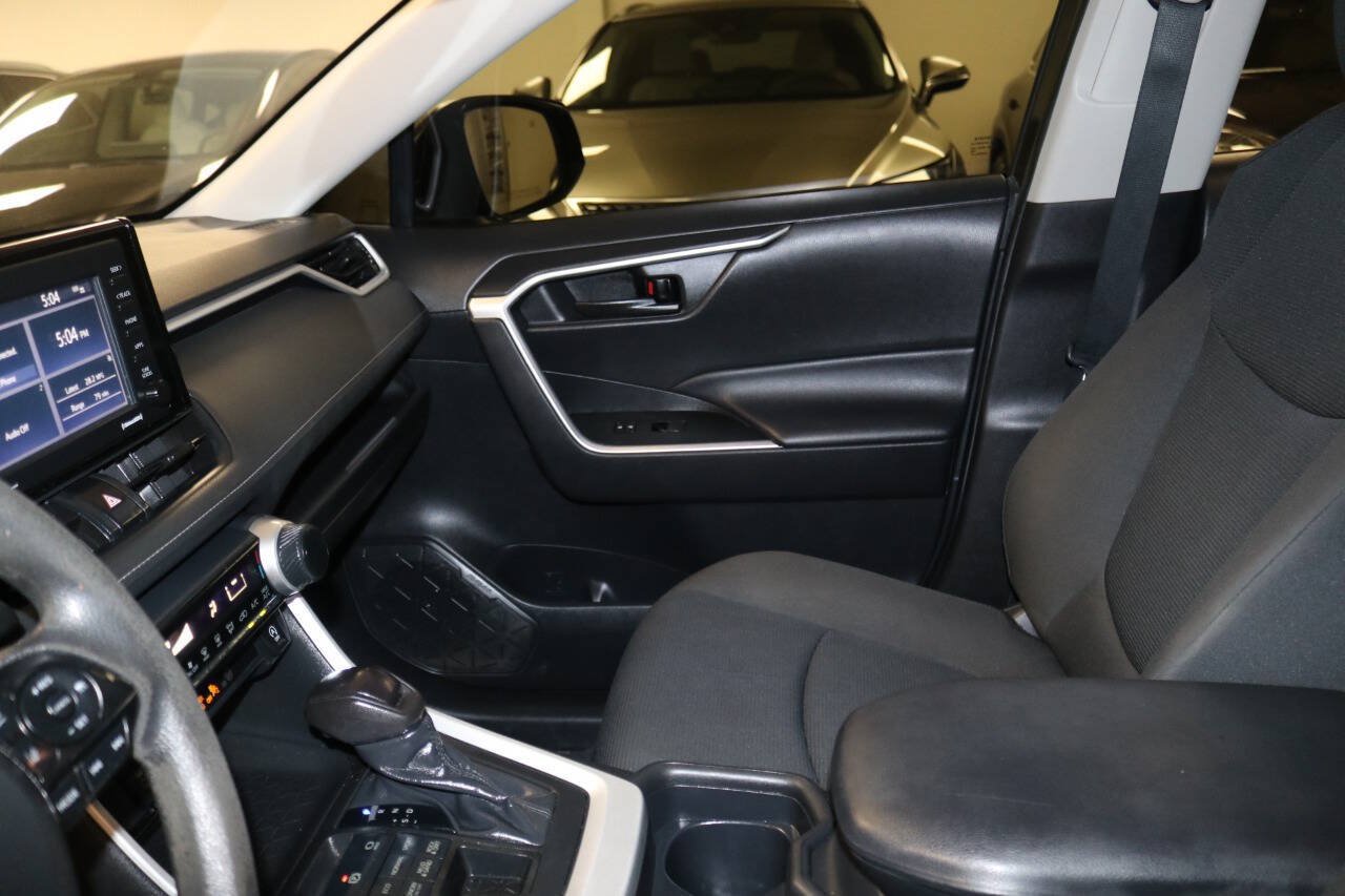 Used 2020 Toyota RAV4 LE w/ Carpet Mat Package AWD/4WD image 66