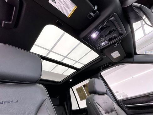 Used 2024 GMC Yukon Denali image 24