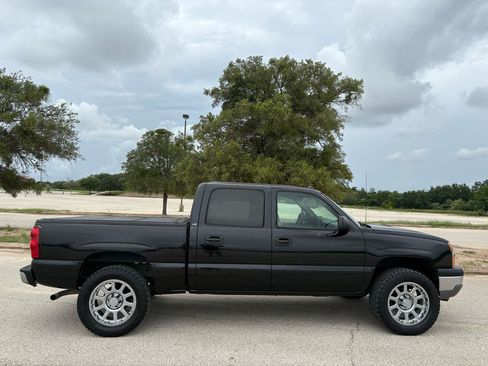 Used 2005 Chevrolet Silverado 1500 LS w/ Safe And Sound Package RWD image 13