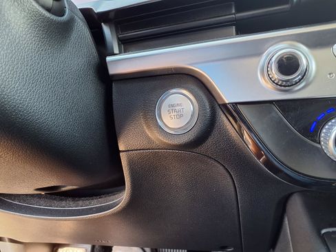 Used 2025 Kia Telluride S FWD image 18