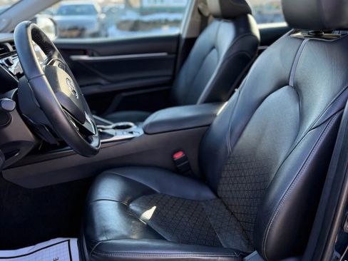 Used 2018 Toyota Camry XSE image 14