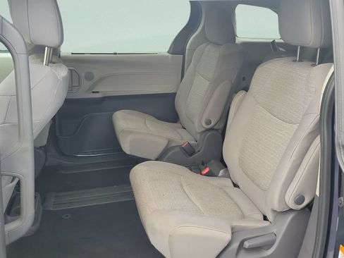 Used 2021 Toyota Sienna LE w/ LE Plus Package AWD/4WD image 10