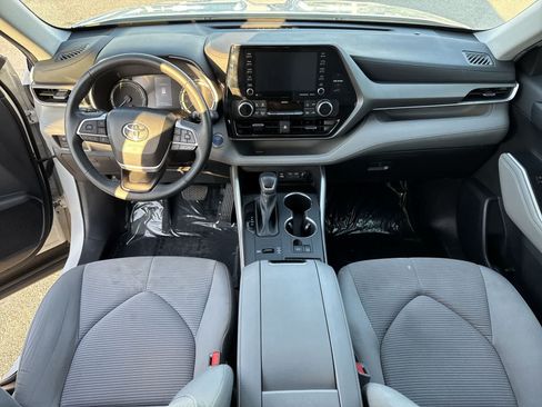 Used 2022 Toyota Highlander LE AWD/4WD image 22