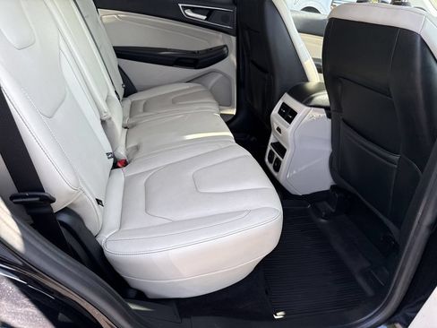 Used 2019 Ford Edge Titanium w/ Equipment Group 301A AWD/4WD image 15