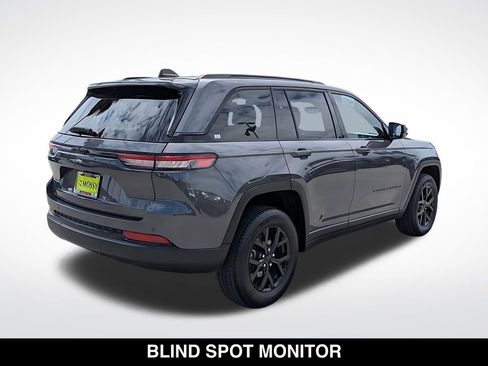 Used 2024 Jeep Grand Cherokee Altitude RWD image 7