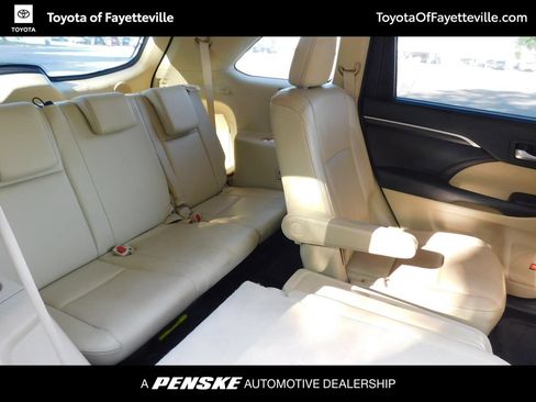 Used 2015 Toyota Highlander Limited FWD image 5
