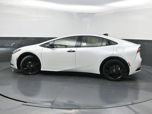 Used 2026 Toyota Prius FWD image 43
