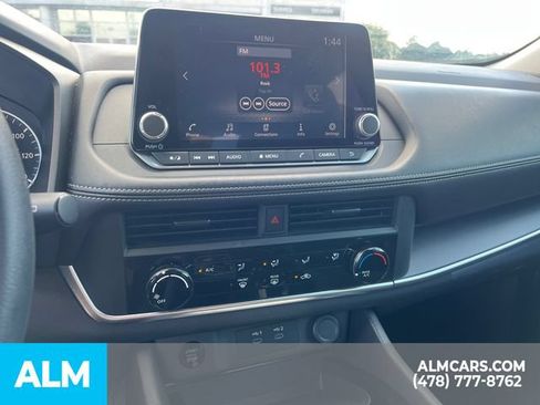 Used 2024 Nissan Rogue S FWD image 33