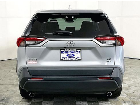 Used 2024 Toyota RAV4 LE image 4
