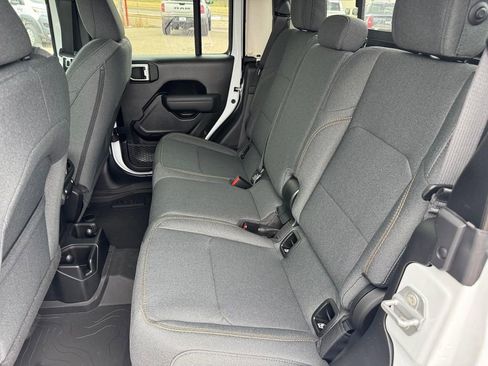 New 2026 Jeep Gladiator Sport AWD/4WD image 8