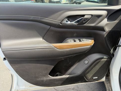 Used 2023 GMC Acadia SLE w/ Driver Convenience Package AWD/4WD image 17