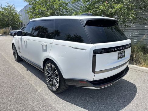 Certified 2025 Land Rover Range Rover Long Wheelbase SE AWD/4WD image 3