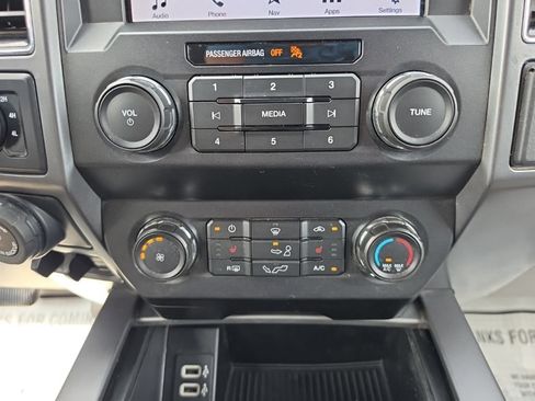 Used 2019 Ford F150 XLT w/ Equipment Group 302A Luxury AWD/4WD image 38