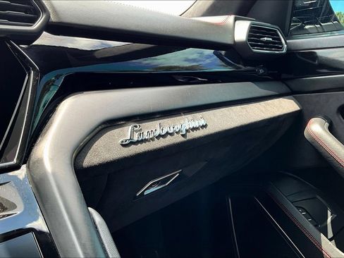 Used 2021 Lamborghini Urus AWD/4WD image 16
