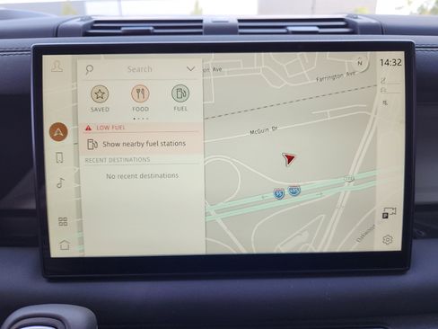 New 2024 Land Rover Defender 110 SE image 19