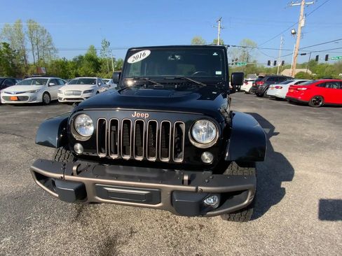 Used 2016 Jeep Wrangler Unlimited Sahara AWD/4WD image 3