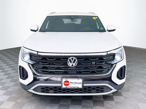 Used 2024 Volkswagen Atlas Cross Sport SE AWD/4WD image 2