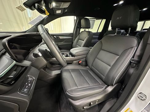 Certified 2025 Buick Enclave Sport Touring image 28