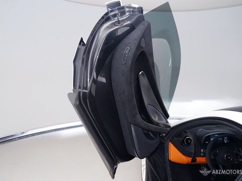 Used 2018 McLaren 570S Coupe RWD image 11