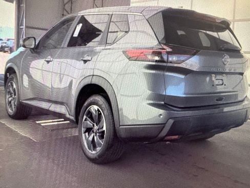 Certified 2025 Nissan Rogue SV FWD image 9