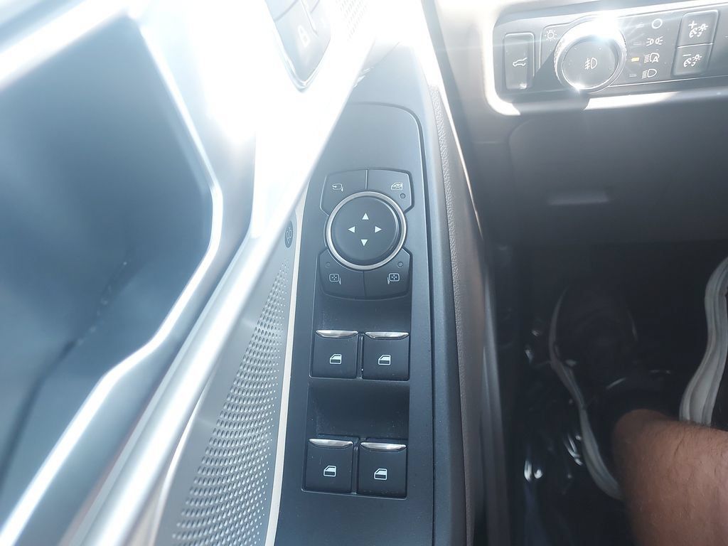 Used 2020 Ford Explorer Platinum w/ Premium Technology Package AWD/4WD image 28