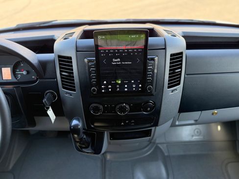 Used 2013 Freightliner Sprinter 2500 RWD image 15