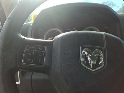Used 2019 RAM 1500 Classic SLT image 19