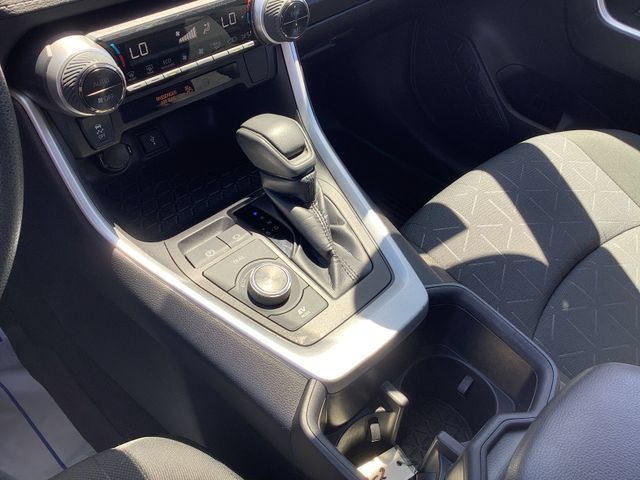 Used 2022 Toyota RAV4 XLE AWD/4WD image 18