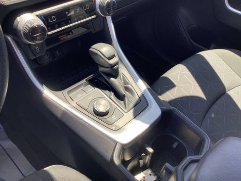 Used 2022 Toyota RAV4 XLE AWD/4WD image 18