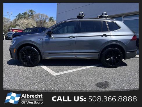 Used 2020 Volkswagen Tiguan SE R-Line AWD/4WD image 3