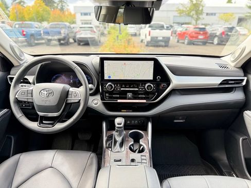 Used 2026 Toyota Highlander Platinum AWD/4WD image 21
