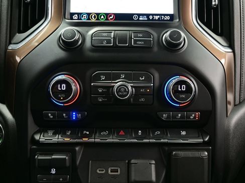 Used 2020 Chevrolet Silverado 3500 High Country w/ Technology Package AWD/4WD image 24