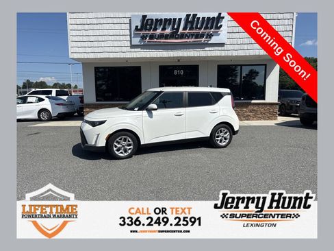 Used 2024 Kia Soul LX w/ Option Group 015 FWD image 1