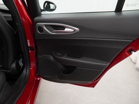 Used 2024 Alfa Romeo Giulia Veloce image 44