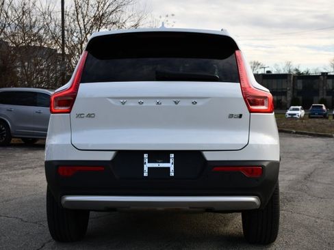 Certified 2025 Volvo XC40 B5 Core image 6