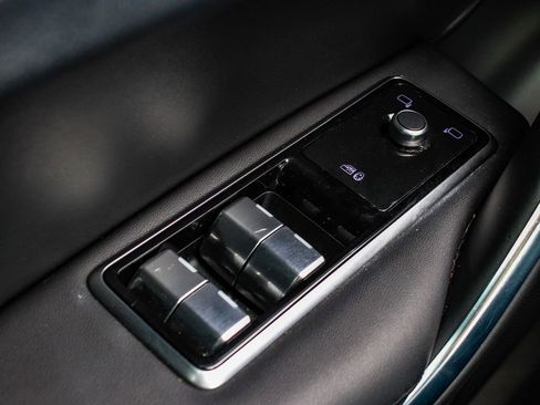 Used 2021 Jaguar F-PACE S image 10