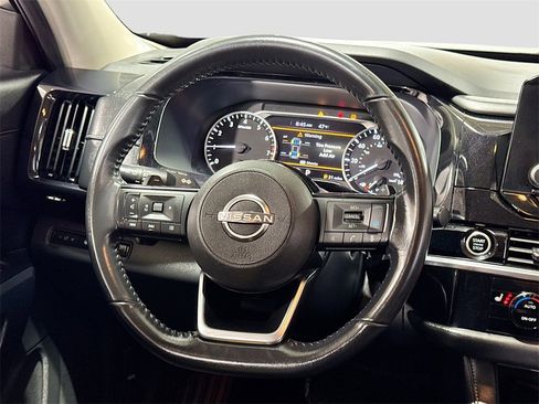 Used 2022 Nissan Pathfinder SV image 17