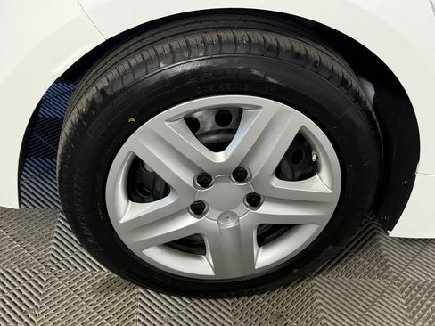 Used 2022 Toyota Corolla LE image 11