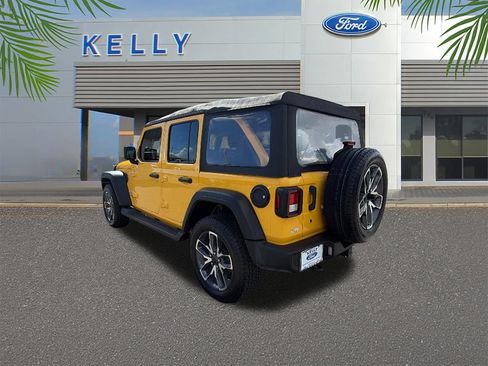 Used 2018 Jeep Wrangler Unlimited Sport AWD/4WD image 3