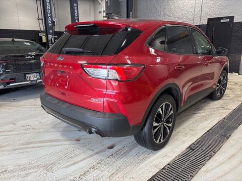 Used 2021 Ford Escape SE w/ SE Sport Appearance Package image 5