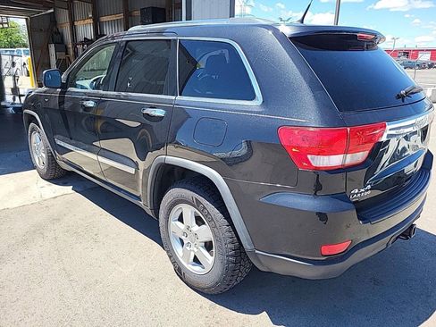 Used 2011 Jeep Grand Cherokee Laredo w/ Security & Convenience Group AWD/4WD image 2