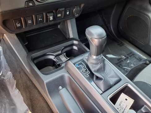Used 2022 Toyota Tacoma TRD Off-Road w/ Technology Package RWD image 27