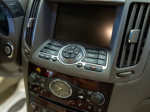 Used 2011 INFINITI G37 Journey w/ Premium Pkg image 15
