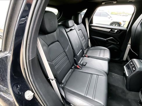 Used 2023 Porsche Cayenne image 36