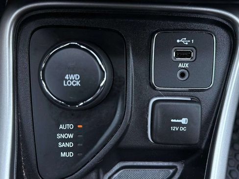 Used 2020 Jeep Compass Latitude w/ Popular Equipment Group AWD/4WD image 14