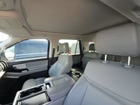 Used 2025 Ford Expedition Active AWD/4WD image 4