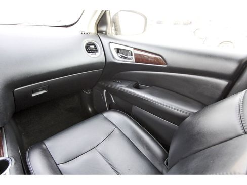 Used 2015 Nissan Pathfinder SL w/ Trailer Tow Package FWD image 11