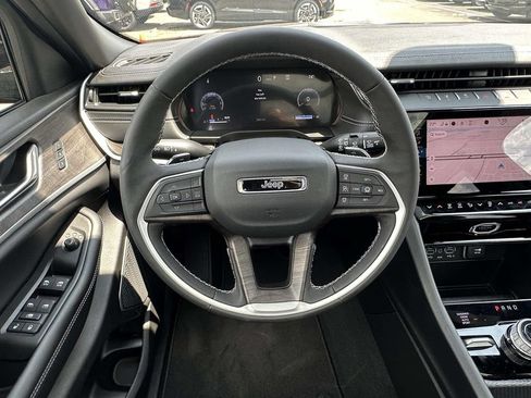 Used 2026 Jeep Grand Cherokee L Limited AWD/4WD image 15