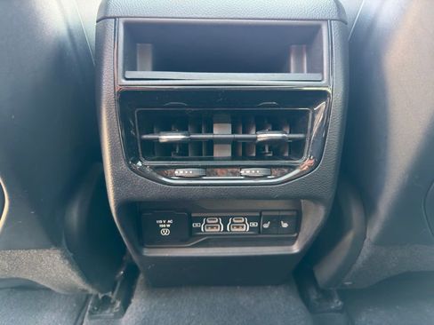 Used 2022 Jeep Grand Cherokee Limited image 36